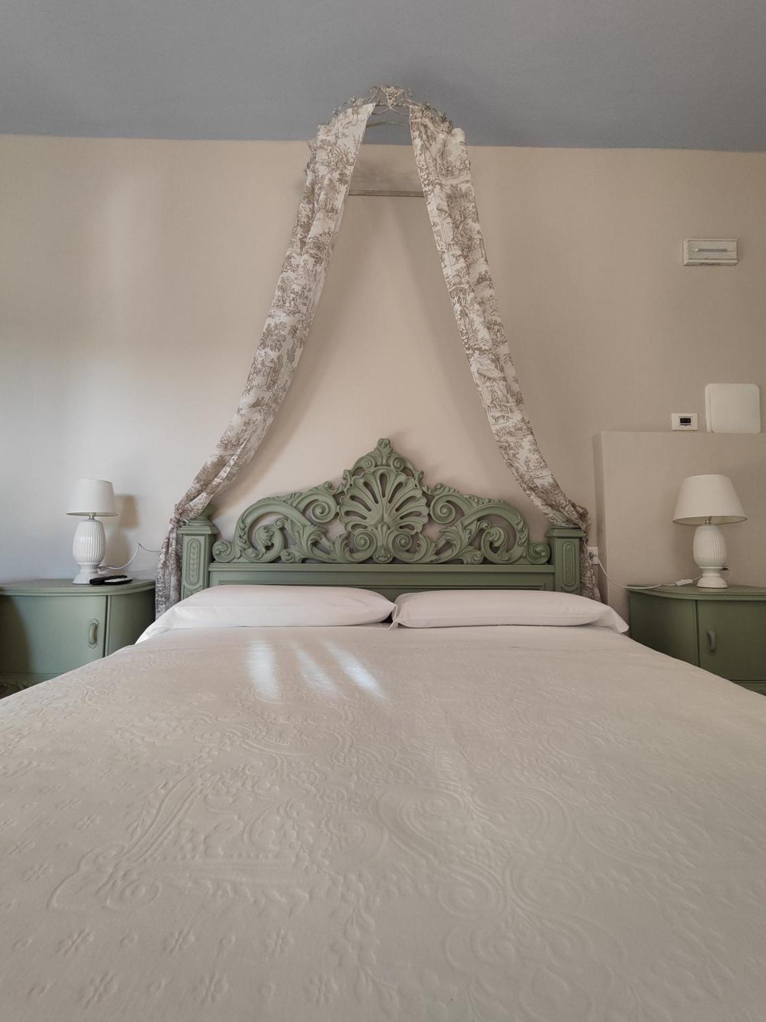 Garda Relais Antica Romelia Bed & Breakfast Монтикири Екстериор снимка