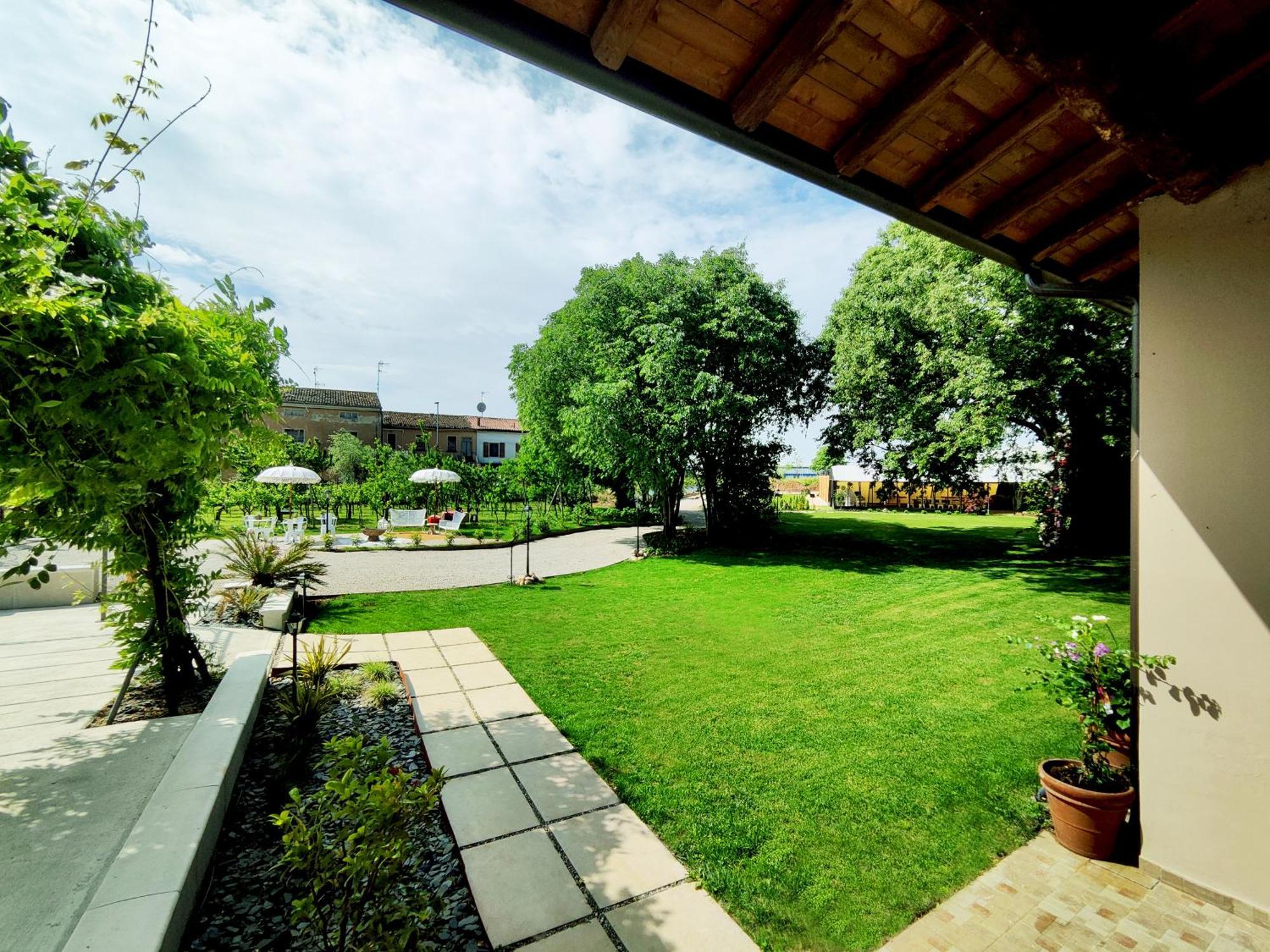 Garda Relais Antica Romelia Bed & Breakfast Монтикири Екстериор снимка